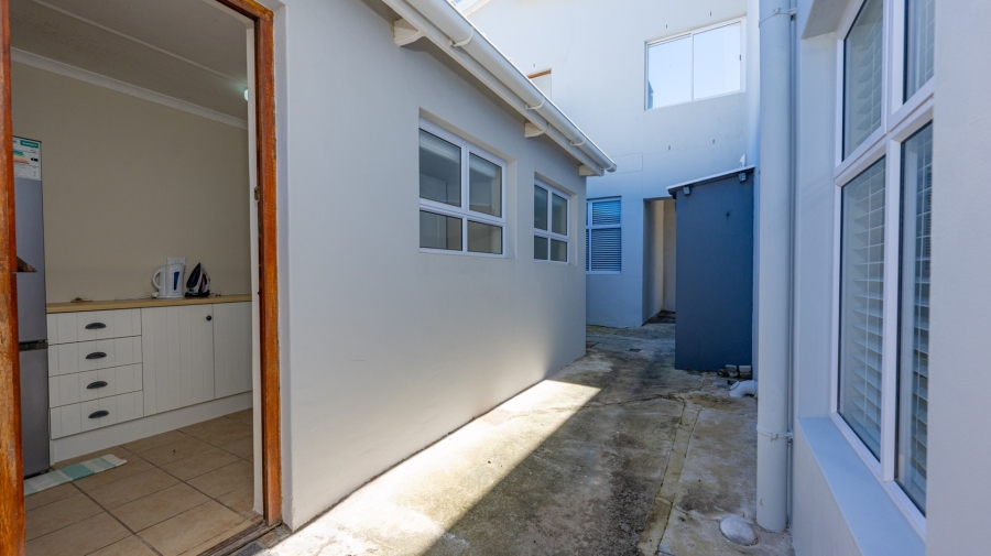 6 Bedroom Property for Sale in Agulhas Western Cape